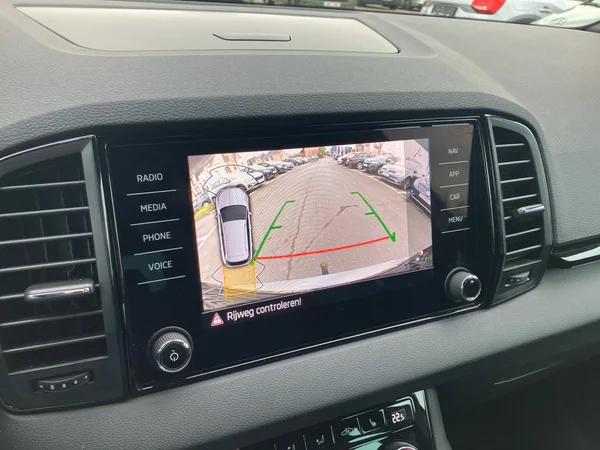 SKODA Karoq (2023) — foto 18 van 25