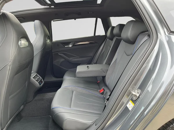 VOLKSWAGEN Passat SW (2025) — foto 20 van 22