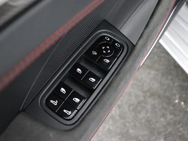 PORSCHE Panamera (2020) — foto 21 van 36