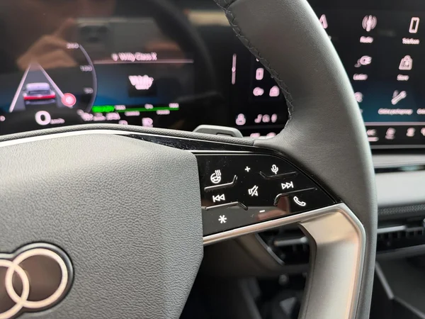 AUDI Q6 e-tron (2025) — foto 5 van 24