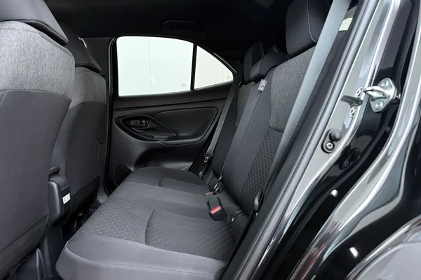 Toyota Yaris Cross Hybrid (HEV) (2025) — foto 16 van 17