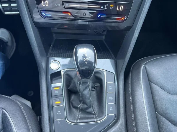 VOLKSWAGEN Tiguan (2022) — foto 18 van 29