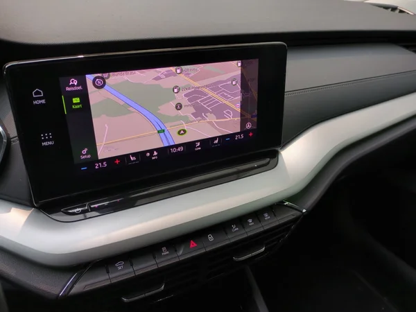 SKODA Octavia Combi (2024) — foto 6 van 14