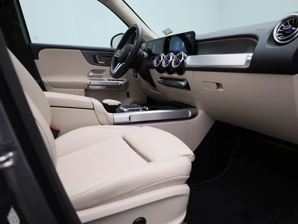 Mercedes-Benz GLB (2021) — foto 32 van 45