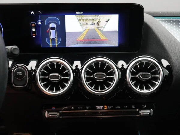 Mercedes-Benz EQA (2024) — foto 8 van 27