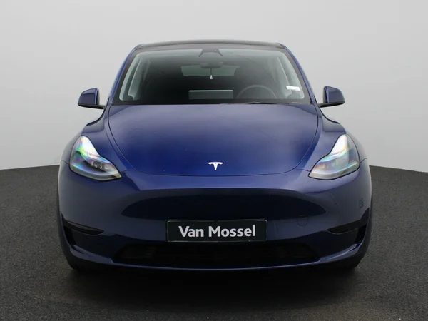 Tesla Model Y (2022) — foto 23 van 43