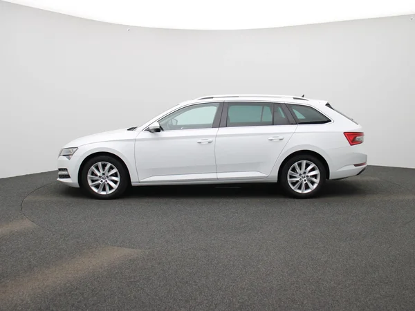 Škoda Superb (2022) — foto 43 van 47