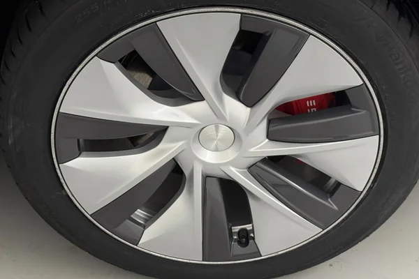 Tesla Model 3 (2023) — foto 25 van 36