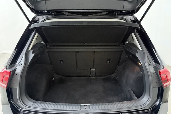 Volkswagen Tiguan (2018) — foto 18 van 22