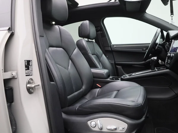 Porsche Macan (2022) — foto 36 van 60