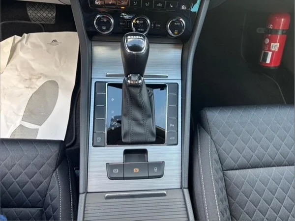 SKODA Superb Combi (2024) — foto 16 van 18