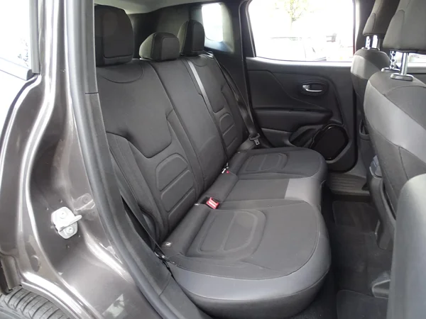Jeep Renegade (2018) — foto 8 van 27