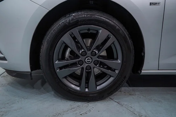 Opel Astra (2019) — foto 2 van 53