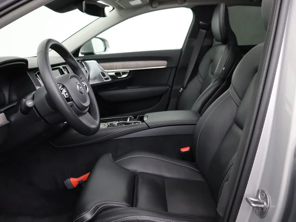 VOLVO S90 (2023) — foto 2 van 33