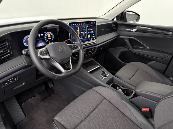 VOLKSWAGEN Tiguan (2025) — foto 15 van 18