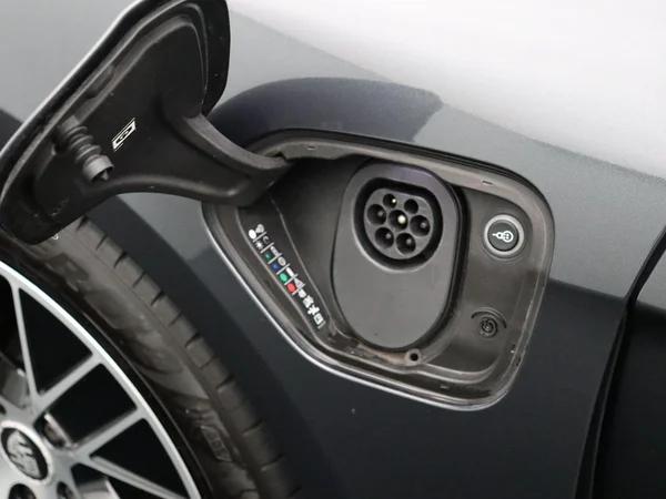 Porsche Taycan (2022) — foto 37 van 38