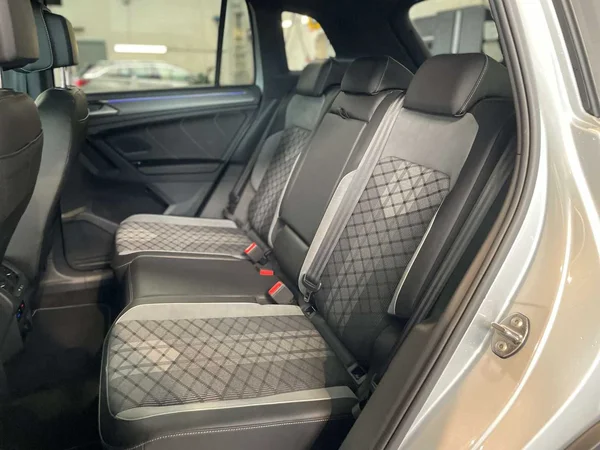 Volkswagen Tiguan (2021) — foto 3 van 21