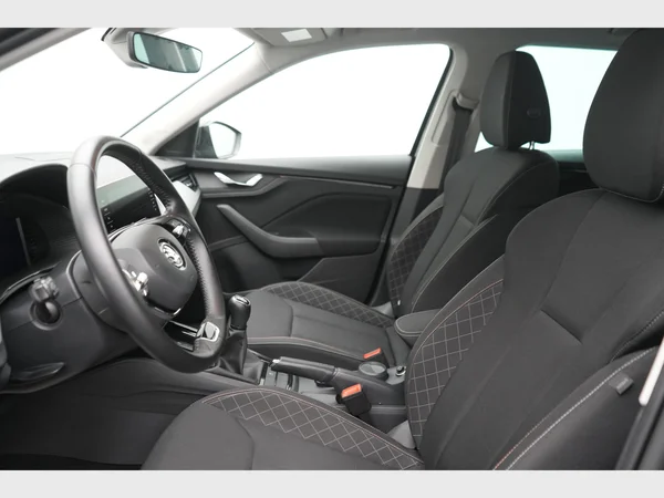SKODA Kamiq (2023) — foto 8 van 28