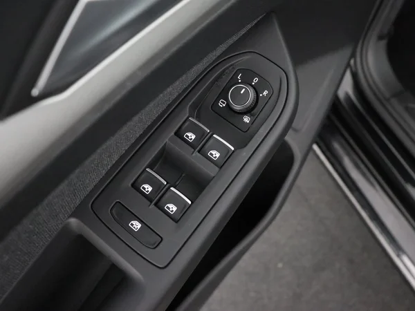 VOLKSWAGEN Golf (2024) — foto 20 van 28