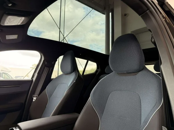 Volvo EX30 (2024) — foto 9 van 22