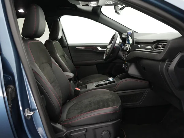 Ford Kuga (2023) — foto 4 van 28