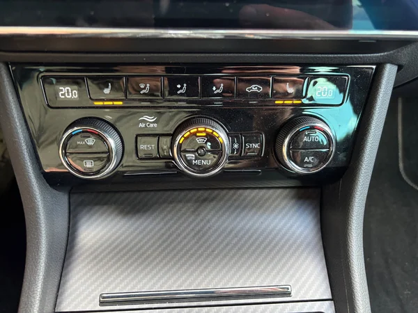 SKODA Superb (2024) — foto 14 van 21