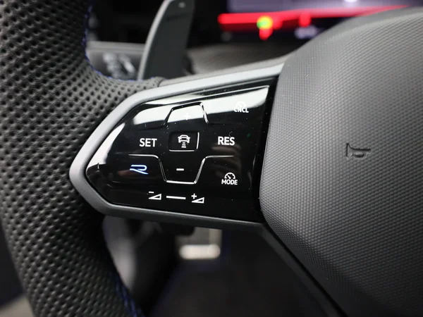 VOLKSWAGEN Golf VIII R (2026) — foto 4 van 27