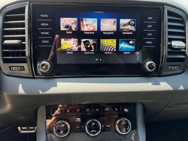 SKODA Karoq (2025) — foto 9 van 19