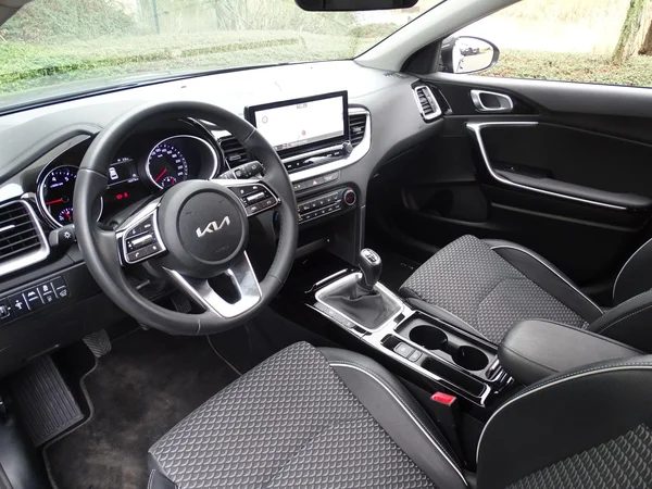 Kia XCeed (2025) — foto 8 van 22