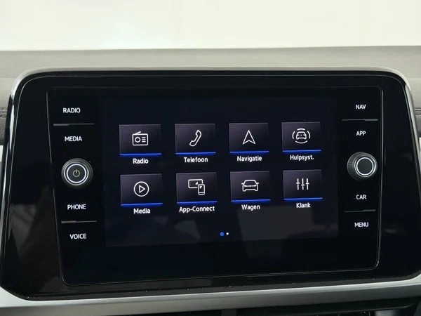 VOLKSWAGEN T-Roc (2024) — foto 10 van 28