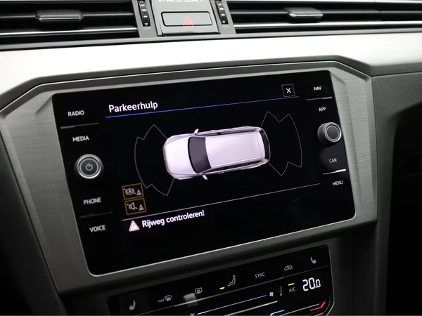VOLKSWAGEN Passat SW (2021) — foto 19 van 19