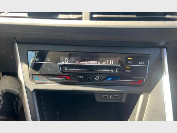 Volkswagen Polo (2023) — foto 11 van 24