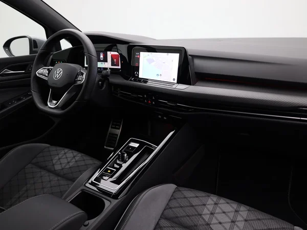 VOLKSWAGEN Golf VIII SW (2024) — foto 16 van 22