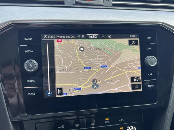VOLKSWAGEN Passat SW (2022) — foto 16 van 21