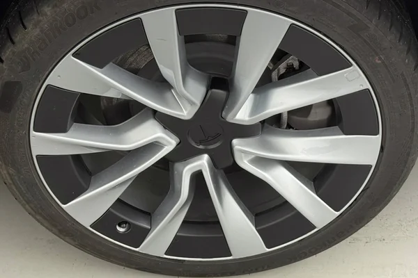 Tesla Model 3 (2025) — foto 19 van 30