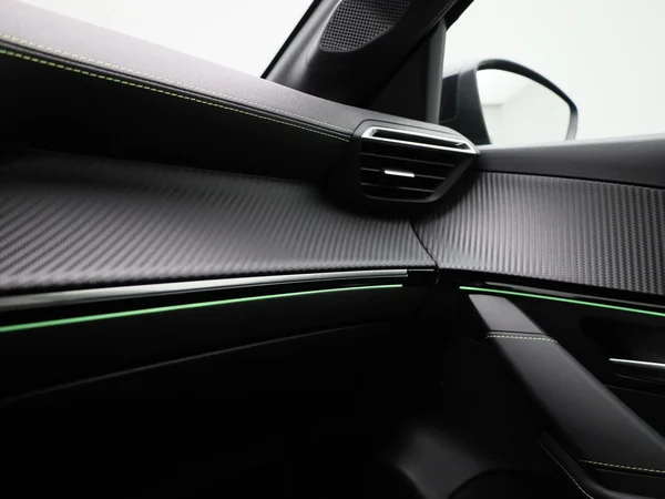 Peugeot e-208 (2023) — foto 26 van 50