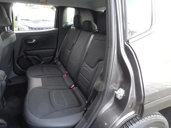 Jeep Renegade (2018) — foto 9 van 27