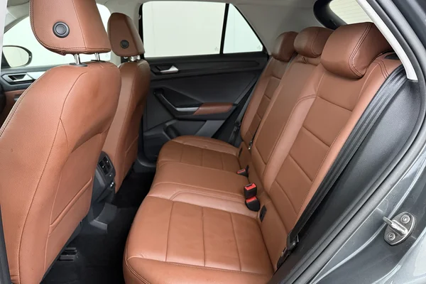Volkswagen T-Roc (2022) — foto 17 van 18