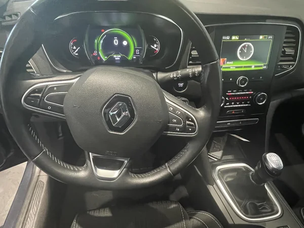 Renault Mégane Grand Tour (2018) — foto 7 van 24