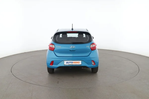 Hyundai i10 (2022) — foto 11 van 16