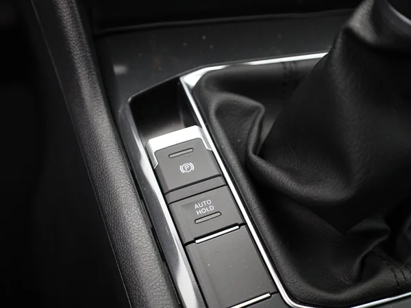 VOLKSWAGEN Tiguan (2017) — foto 8 van 23