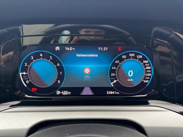 VOLKSWAGEN Golf VIII (2022) — foto 2 van 19
