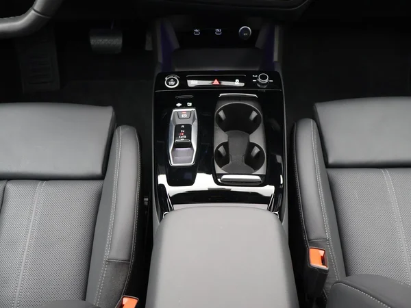 AUDI Q6 e-tron (2026) — foto 18 van 33