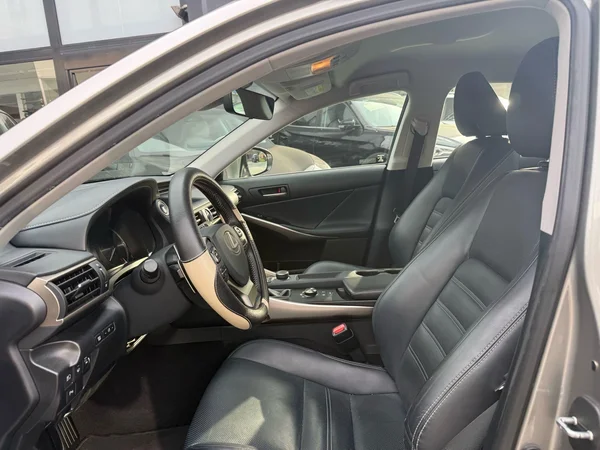 Lexus IS (2019) — foto 6 van 9