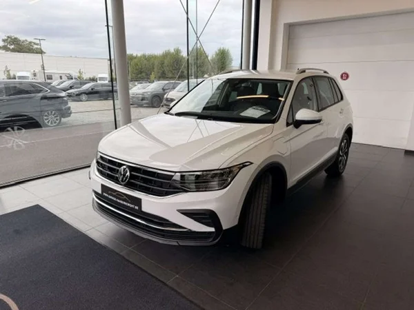 Volkswagen Tiguan (2023) — foto 17 van 23