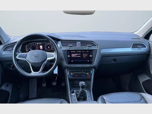 VOLKSWAGEN Tiguan (2022) — foto 2 van 28