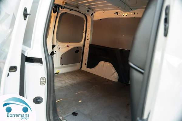Peugeot Partner (2021) — foto 15 van 22