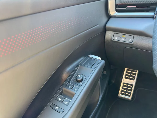VOLKSWAGEN T-Roc (2025) — foto 4 van 16