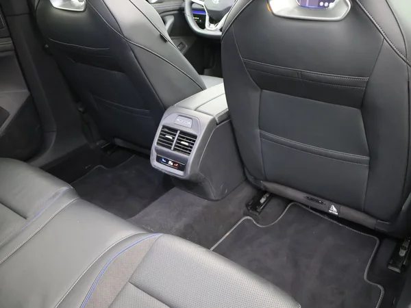 VOLKSWAGEN Passat SW (2024) — foto 3 van 32