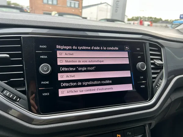 Volkswagen T-Roc (2019) — foto 7 van 24